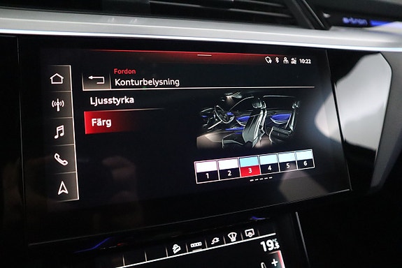 Audi e-tron 24 of 26