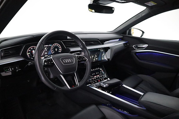 Audi e-tron 11 of 26