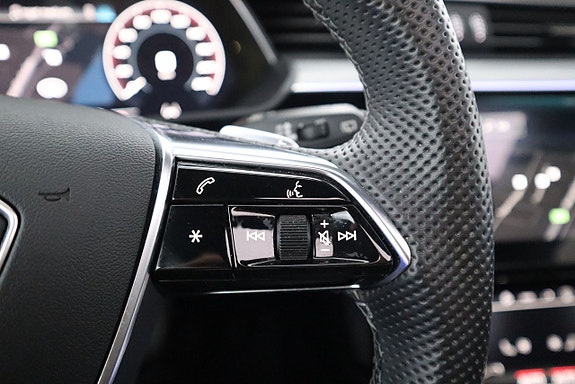 Audi e-tron 19 of 26