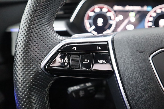 Audi e-tron 18 of 26