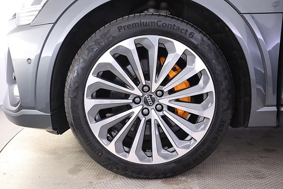 Audi e-tron 10 of 26