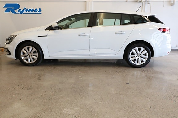Renault Megane IV 3 of 5