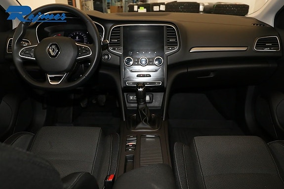 Renault Megane IV 2 of 5
