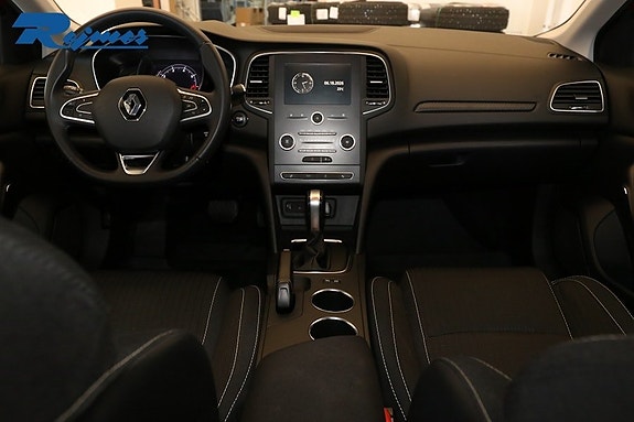 Renault Megane IV 2 of 5