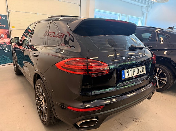Porsche Cayenne 11 of 30