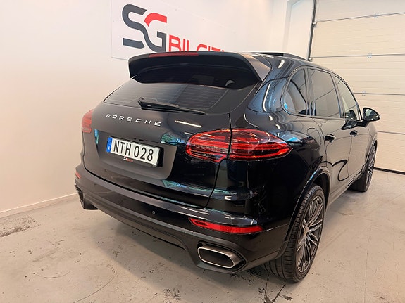 Porsche Cayenne 9 of 30