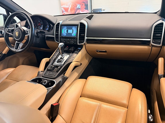Porsche Cayenne 20 of 30