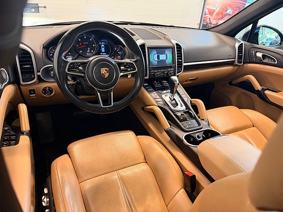Porsche Cayenne 26 of 30