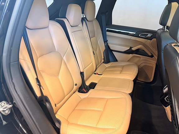 Porsche Cayenne 22 of 30