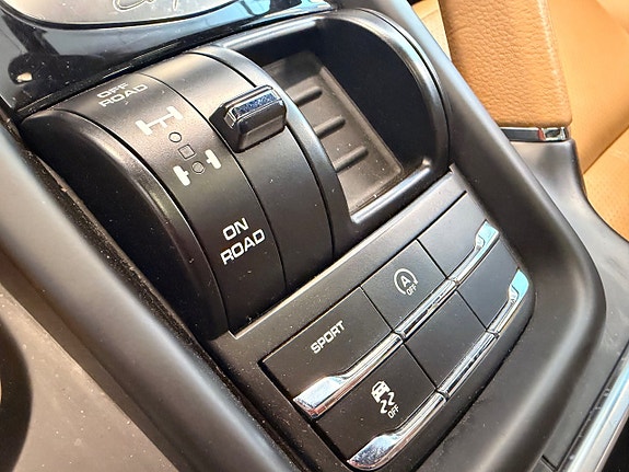 Porsche Cayenne 30 of 30