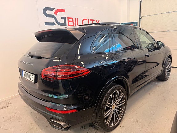 Porsche Cayenne 8 of 30