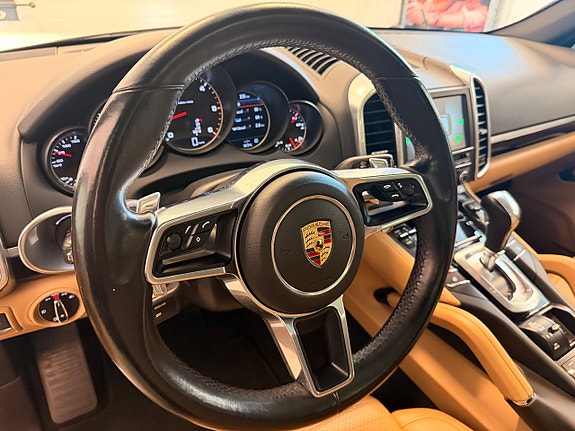 Porsche Cayenne 27 of 30