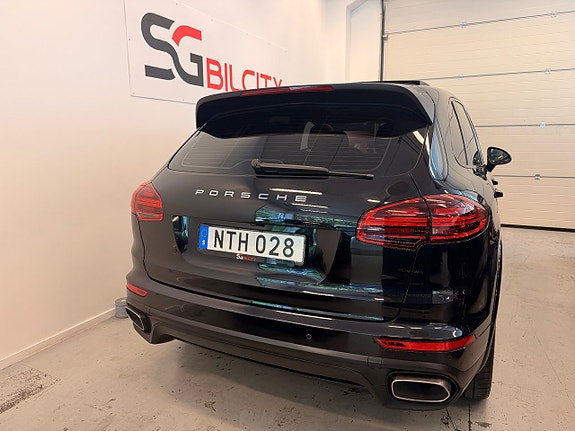 Porsche Cayenne 10 of 30