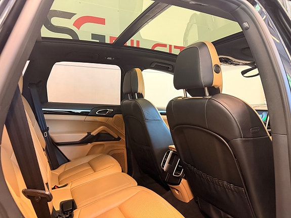 Porsche Cayenne 21 of 30