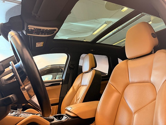 Porsche Cayenne 17 of 30