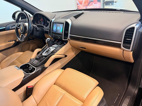 Porsche Cayenne 18 of 30