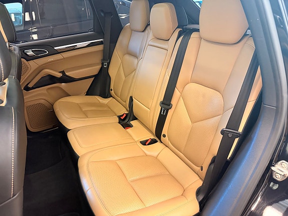 Porsche Cayenne 25 of 30