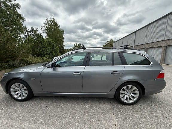 BMW 523i 4 of 5
