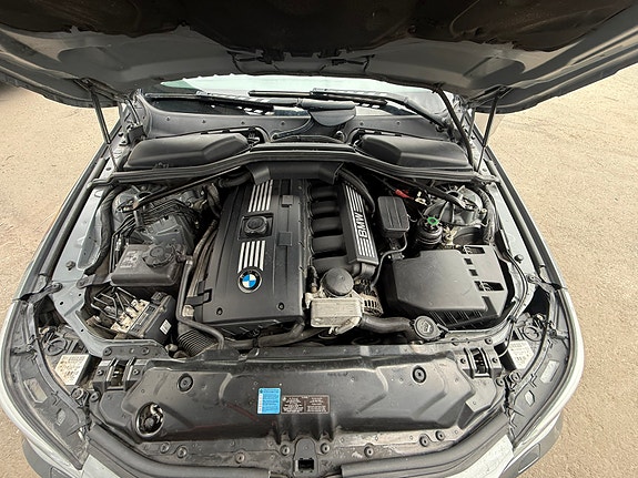 BMW 523i 5 of 5