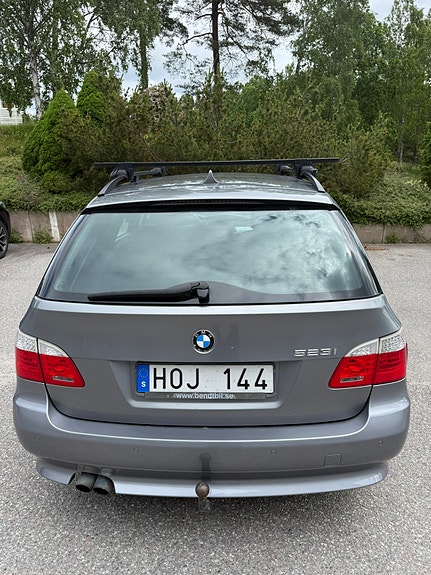 BMW 523i 3 of 5