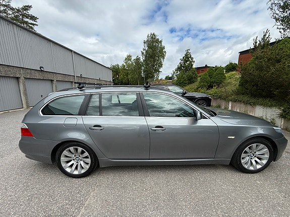 BMW 523i 2 of 5