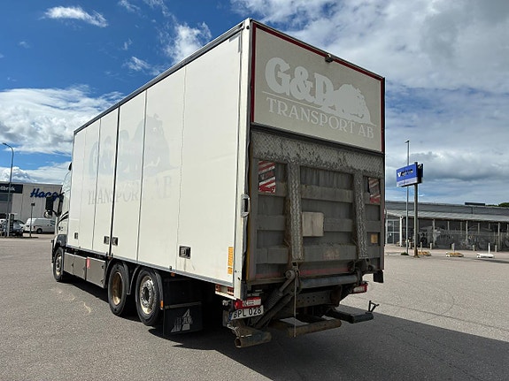 Volvo FM 370 6x2 skåpbil 5 of 12