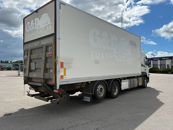 Volvo FM 370 6x2 skåpbil 3 of 12