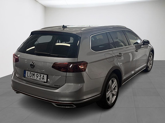Volkswagen Passat Alltrack 4 of 5