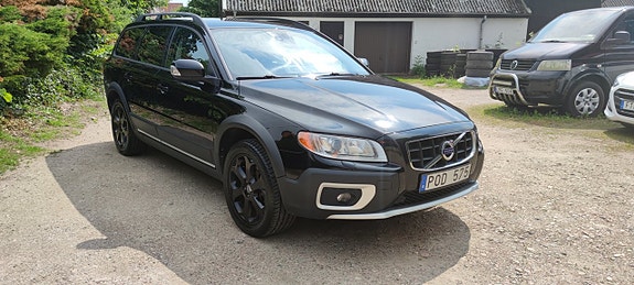 Volvo XC70 2 of 5