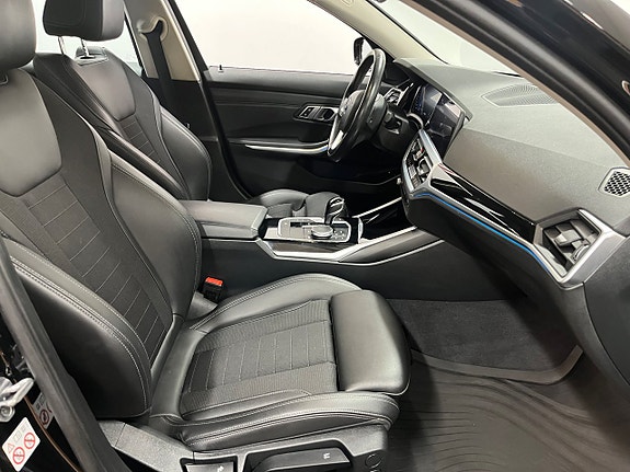 BMW 330e 18 of 22