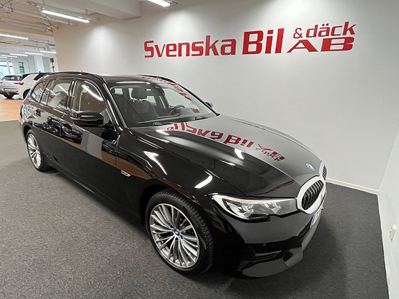 BMW 330e 3 of 5