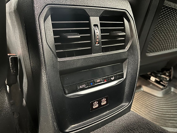 BMW 330e 20 of 22