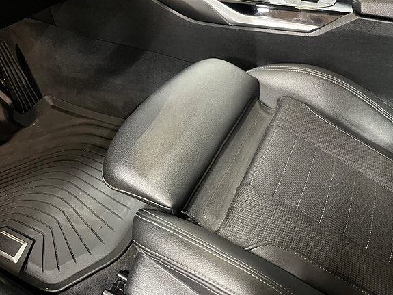 BMW 330e 12 of 22