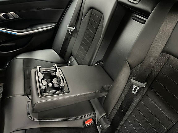 BMW 330e 19 of 22