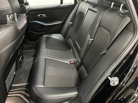 BMW 330e 21 of 22