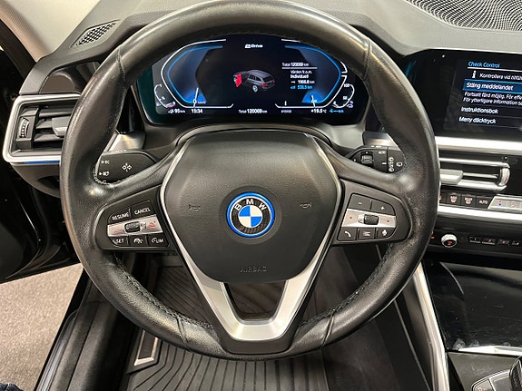 BMW 330e 13 of 22