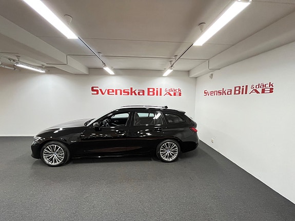 BMW 330e 5 of 5