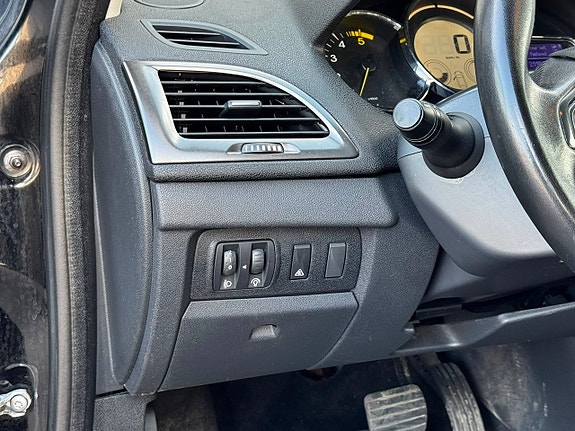 Renault Megane 12 of 18