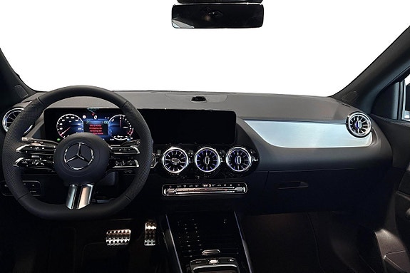 Mercedes-Benz GLA250 e 9 of 11