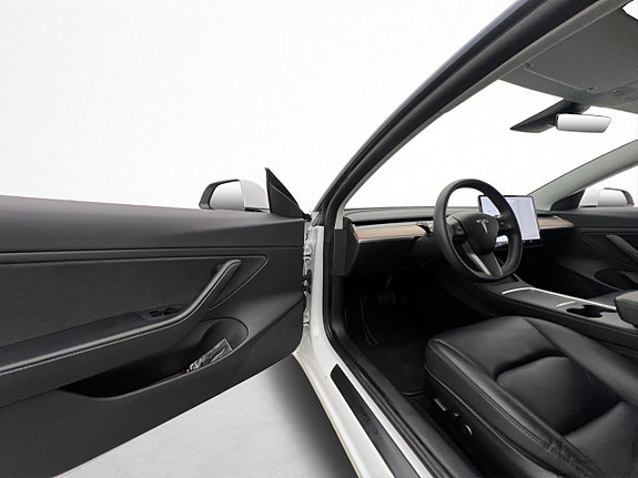 Tesla Model 3 11 of 30