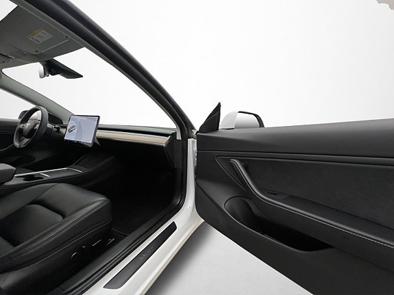 Tesla Model 3 24 of 30