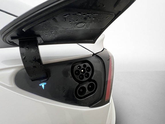 Tesla Model 3 28 of 30