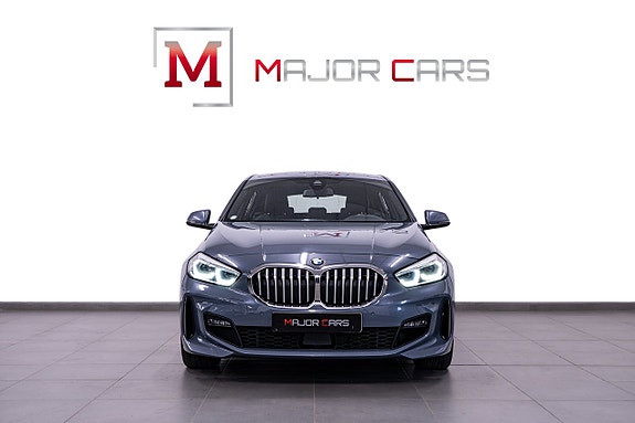 BMW 118i 2 of 5
