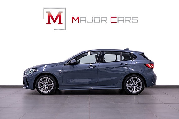 BMW 118i 3 of 5
