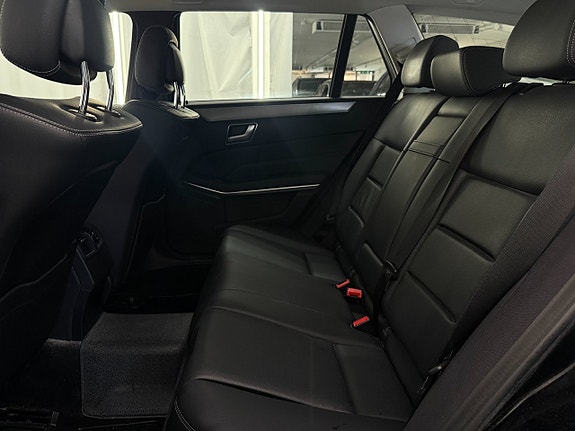 Mercedes-Benz E220 9 of 18