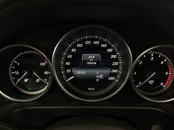 Mercedes-Benz E220 10 of 18