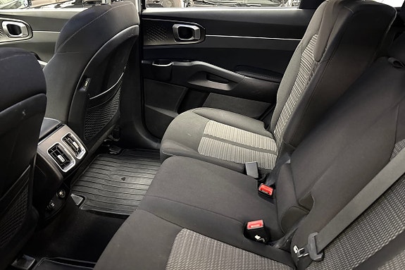 Kia Sorento 12 of 20
