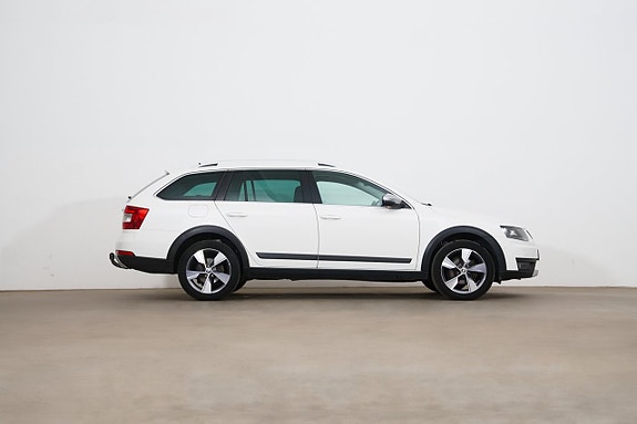 Skoda Octavia Scout 4 of 5
