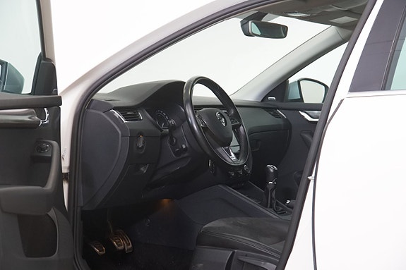 Skoda Octavia Scout 8 of 20