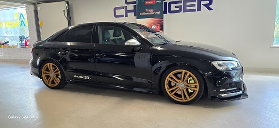 Audi S3 4 of 5